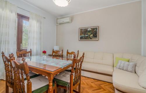 Baska Apartment | 3 Bedroom Cozy Apartment In Draga Bascanska