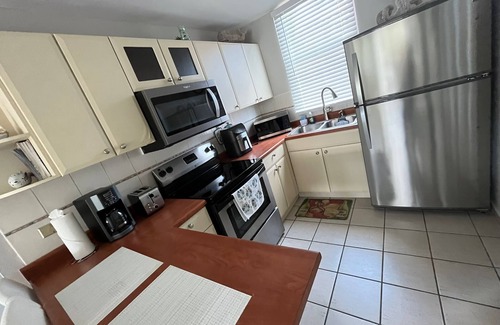 Machos Apartment | 3-bedroom cozy apartment in Ceiba, WIFI, TV, AC, laundry close to Vieques ferry.