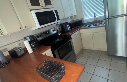 Machos Apartment | 3-bedroom cozy apartment in Ceiba, WIFI, TV, AC, laundry close to Vieques ferry.