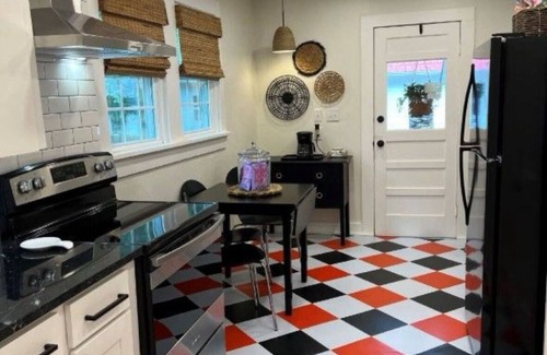 Stillwater House | 3-bedroom Downtown Stilly Retreat - Renovated 1920s Cottage with a Boho Vibe!
