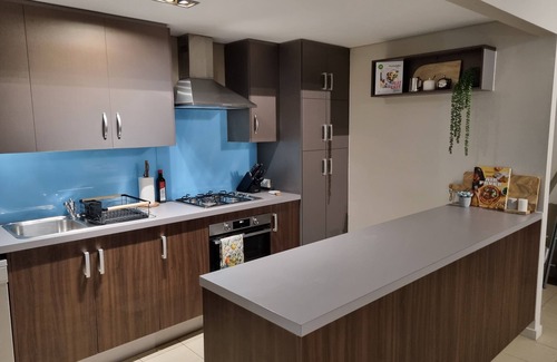 Douglas Apartment | 3 bedroom executive apartment on Ross River ideal for business or family holiday