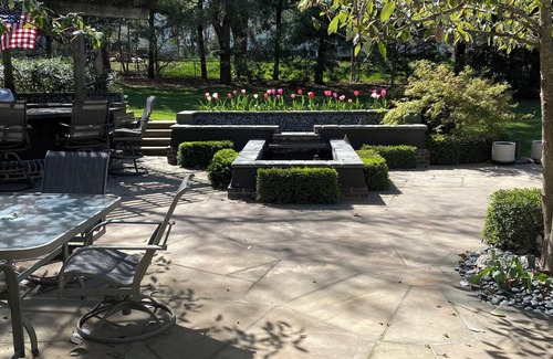 Fairway House | 3-bedroom Fairway home with WiFi, AC, fabulous outdoor patio and backyard