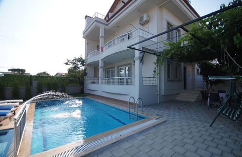 Fethiye Condo | 3 Bedroom Family-sized Apartment with Swimming pool in Fethiye