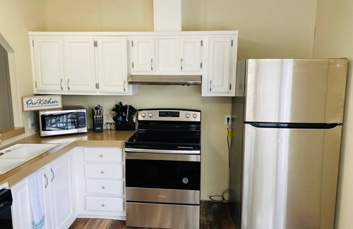 Monticello House | 3 bedroom Game room home 10 minutes from Indiana Beach
