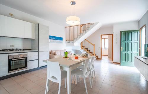 Rosolina Apartment | 3 Bedroom Gorgeous Home In Albarella Ro