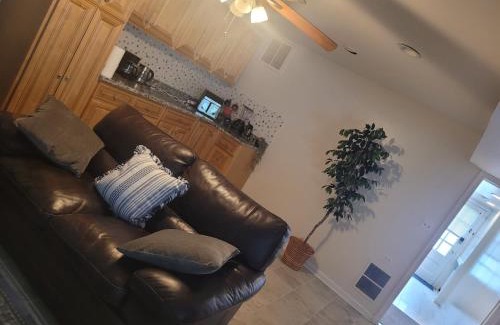 Hillandale House | 3 Bedroom guest suit in 1st level Silver Spring Maryland