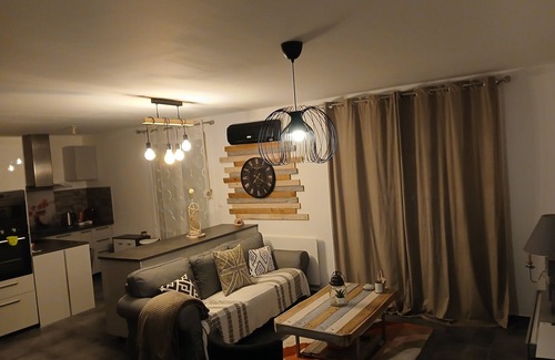 Lieusaint House | 3-bedroom house, ground floor, swimming pool, not overlooked