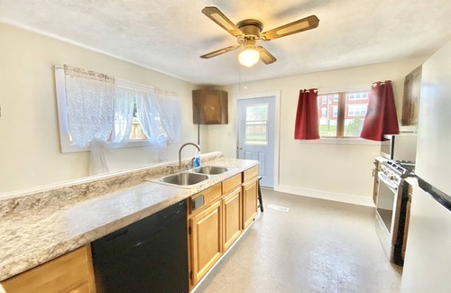 Danville House | 3 Bedroom Home 5Mins Walk Geisinger Hospital