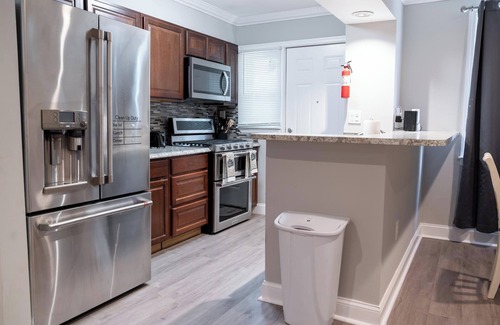 Pimlico Good Neighbors House | 3 Bedroom Home Fully Furnished in Quiet Neighborhood Great Amenities