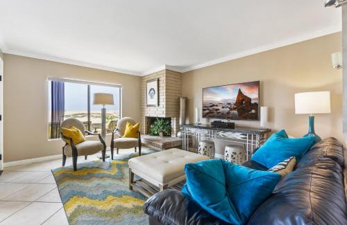 Balboa Peninsula House | 3 Bedroom Home in Balboa - Walk to Pier & Restaurants
