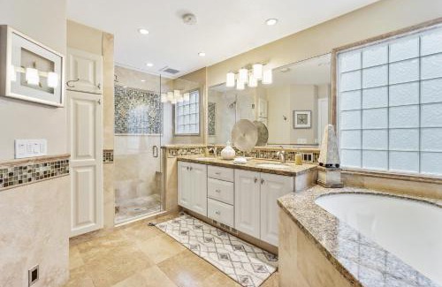 Balboa Peninsula House | 3 Bedroom Home in Balboa - Walk to Pier & Restaurants