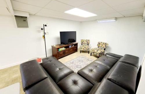 Harper Woods Apartment | 3 bedroom home in great area - Long stay discounts