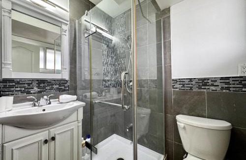 Thornhill Villa | 3 Bedroom Home In Ideal Location Near Yonge St
