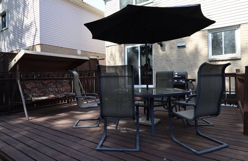 Mississauga House | 3-bedroom Home in Mississauga