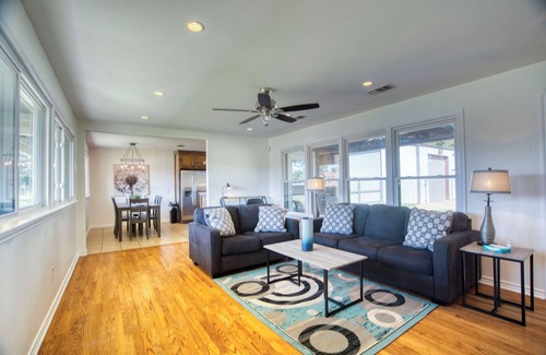 Midland House | 3-bedroom home in Old Midland/Downtown Area w/spacious backyard and fireplace