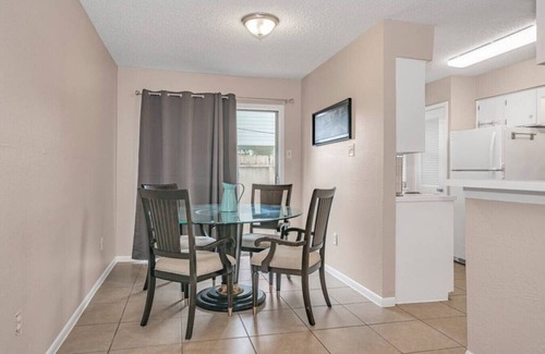 Kempwood Apartment | 3-Bedroom Home in Spring Branch area of Houston