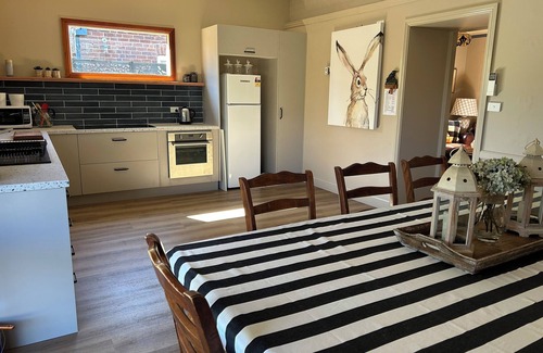 Crookwell House | 3 bedroom home, Located on the main street of Crookwell