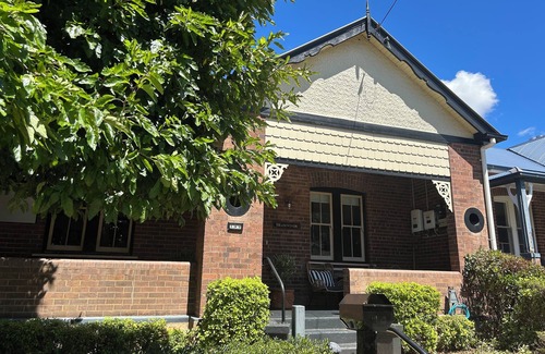 Crookwell House | 3 bedroom home, Located on the main street of Crookwell