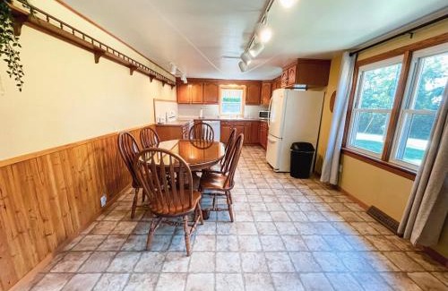 Millersburg House | 3 Bedroom home outside of Berlin, Patio with Hot Tub!