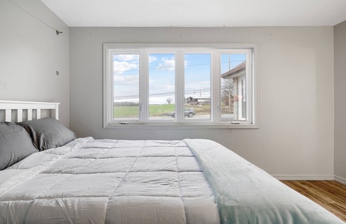 Clarington House | 3 Bedroom Home + Party Barn