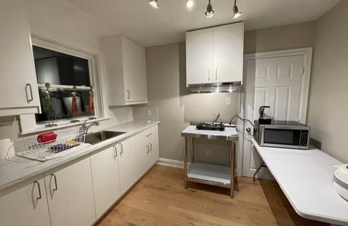 Newtonbrook House | 3-bedroom Home with huge backyard in Yonge. 15 minutes to Finch Subway