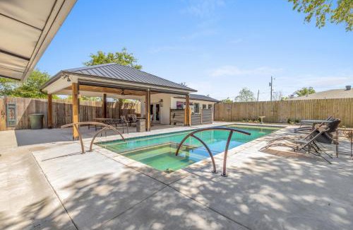 Prien House | 3 Bedroom Home with Pool
