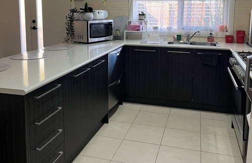 Ballarat House | 3 bedroom house. Sleeps 7 people. Pet friendly, close to town.