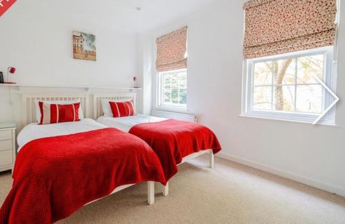 New Forest District House | 3 bedroom-house -3mins to beach- PetsOk