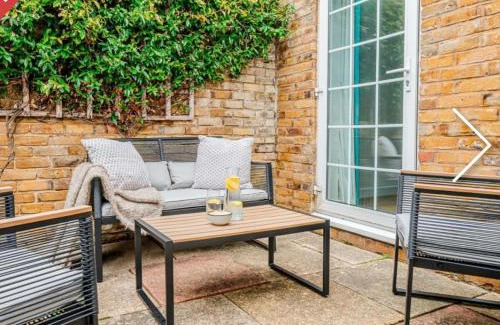 New Forest District House | 3 bedroom-house -3mins to beach- PetsOk