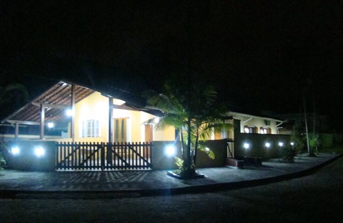 Mococa House | 3-bedroom house in cond. Close in Caragua Praia Mococa - 1 suite