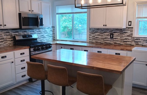 Norton Shores House | 3-bedroom house close to Mona Lake, Lake Michigan and Michigan's Adventure