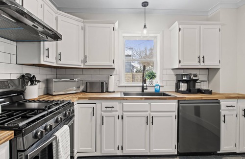 Charlotte House | 3 Bedroom House - Close to Lake Ontario!