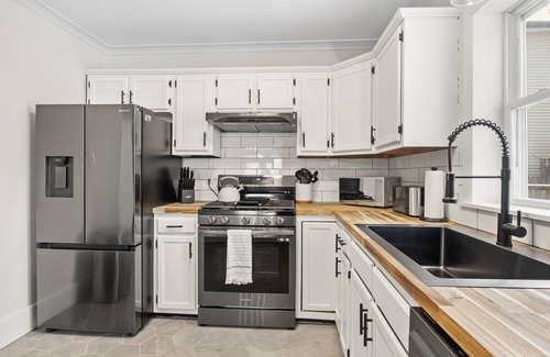 Charlotte House | 3 Bedroom House - Close to Lake Ontario!