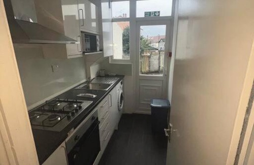 Thornton Heath Apartment | 3 Bedroom house Free parking