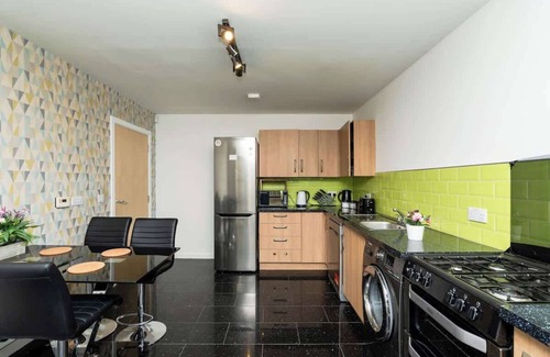 Central Aberdeen House | 3 Bedroom House - Free Parking
