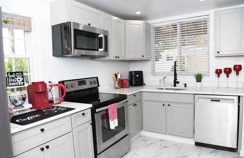 Wheaton-Glenmont House | 3-bedroom house in fabulous Silver Spring with WiFi, AC