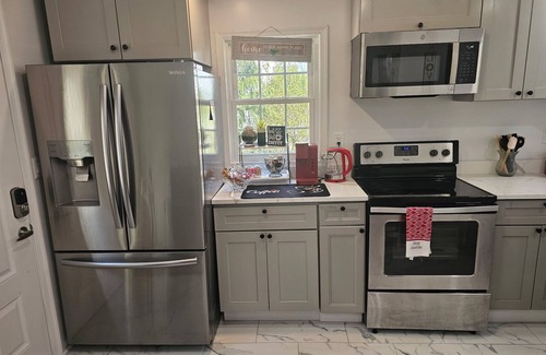 Wheaton-Glenmont House | 3-bedroom house in fabulous Silver Spring with WiFi, AC