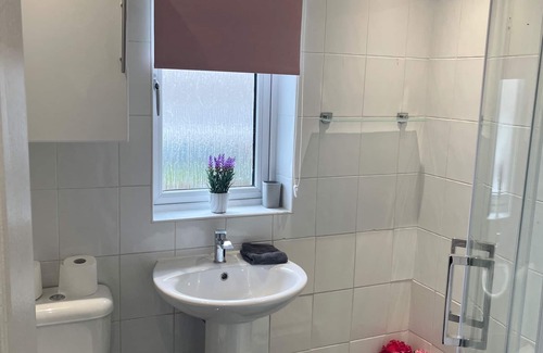 Kilsyth House | 3 bedroom house ideal for contractors sleeps 6