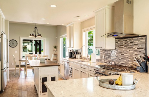 Sheridan House | 3-bedroom house in amazing Sheridan with WiFi, AC