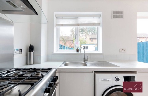 Bracknell House | 3 Bedroom House in Bracknell with garden