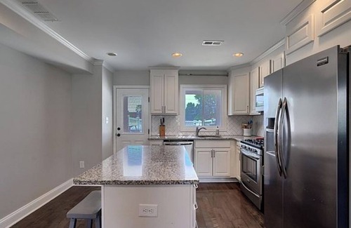 Downtown Baltimore House | 3-bedroom house in charming Baltimore with AC, WiFi, fitness room