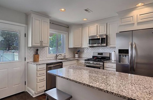 Downtown Baltimore House | 3-bedroom house in charming Baltimore with AC, WiFi, fitness room