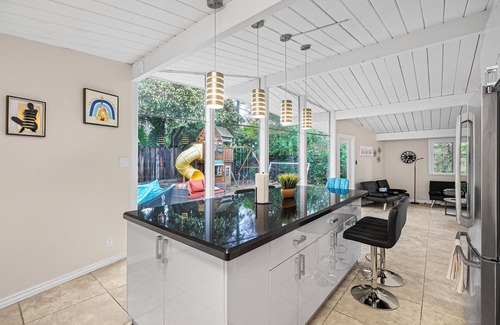 Palo Alto House | 3-bedroom house in charming Palo Alto with backyard/playground/tent