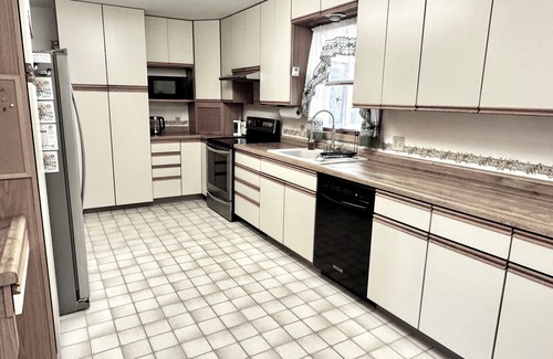 Mapleton House | 3-bedroom house in delightful Mapleton with AC, WiFi. Unwind and enjoy!