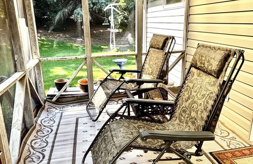 Mapleton House | 3-bedroom house in delightful Mapleton with AC, WiFi. Unwind and enjoy!