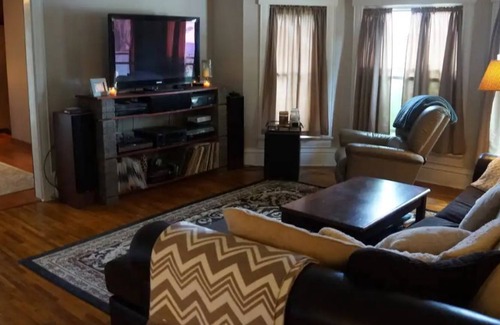 Ames House | 3 bedroom house in heart of Amesn