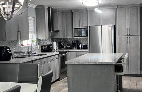 Bonanza House | 3-bedroom house in North Laredo with AC, WiFi kitchen equipped