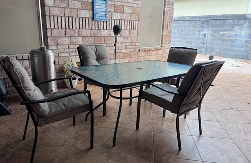 Bonanza House | 3-bedroom house in North Laredo with AC, WiFi kitchen equipped