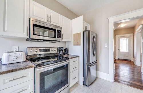 Durham Region Cottage | 3 bedroom house in oshawa