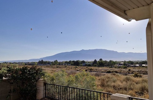 Rio Rancho House | 3-bedroom house in Rio Rancho with WiFi, AC, minutes from Balloon Fiesta Park